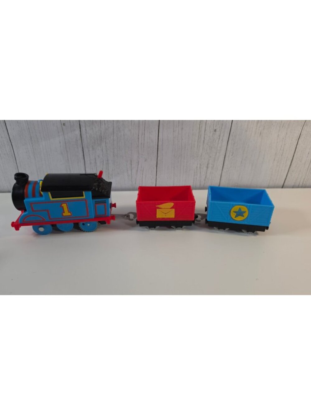 THOMAS & FRIENDS MOTORIZED TRAIN ENGINE BLUE RED TRACKMASTER CARGO CARS LOT